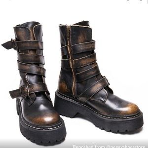 Steve Madden Size 8 Buckle Boots.